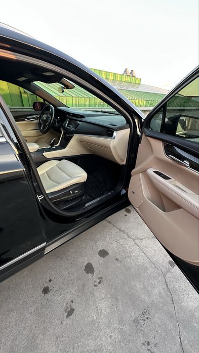 Чорний Каділлак. Пробіг 69000 км Стан нового автомобіля