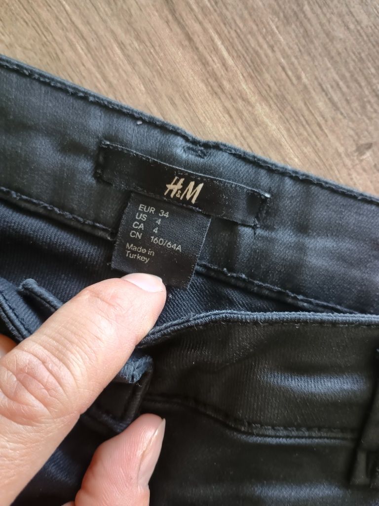 Czarne woskowane spodnie h&M 7/8