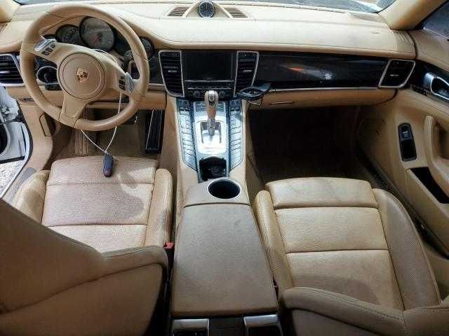 Porsche Panamera 3.0 Hybrid z 2013 roku, model USA.