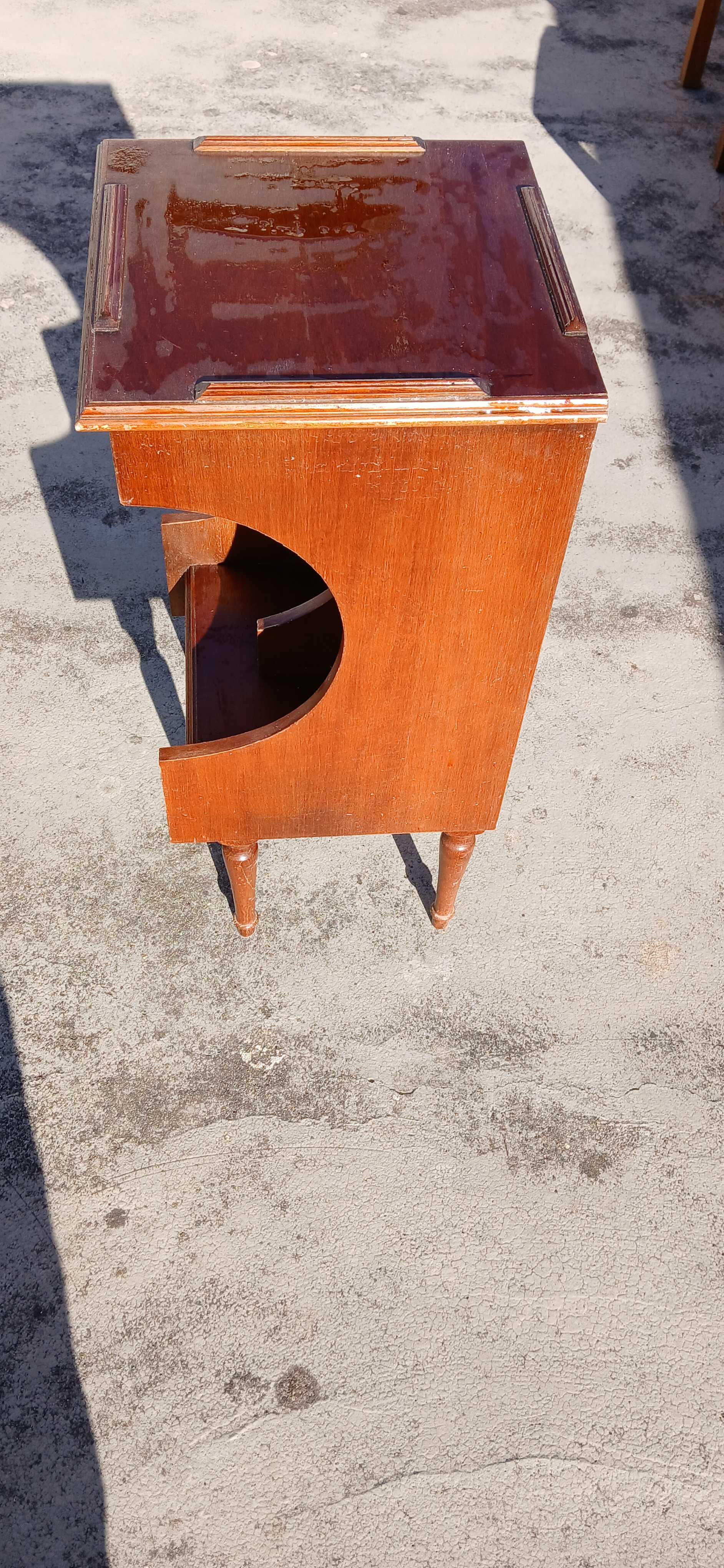 Mesa de cabeceira