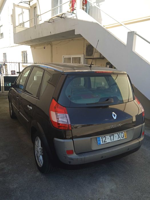 Carro ligeiro em bom estado de conservação