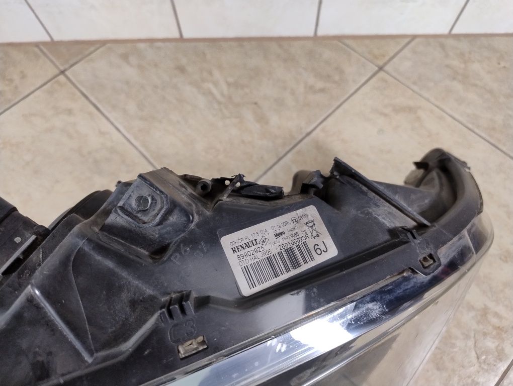 Renault grand scenic 3 lampa prawy przód uszkodzone mocowania Europa