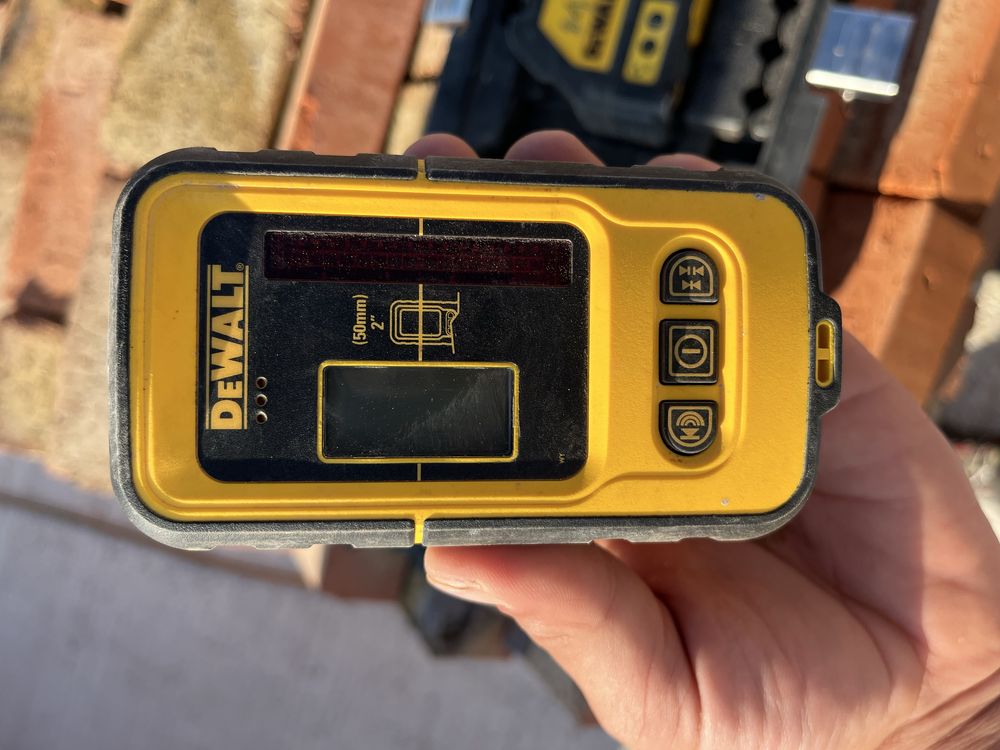 Лазерний рівень DeWALT