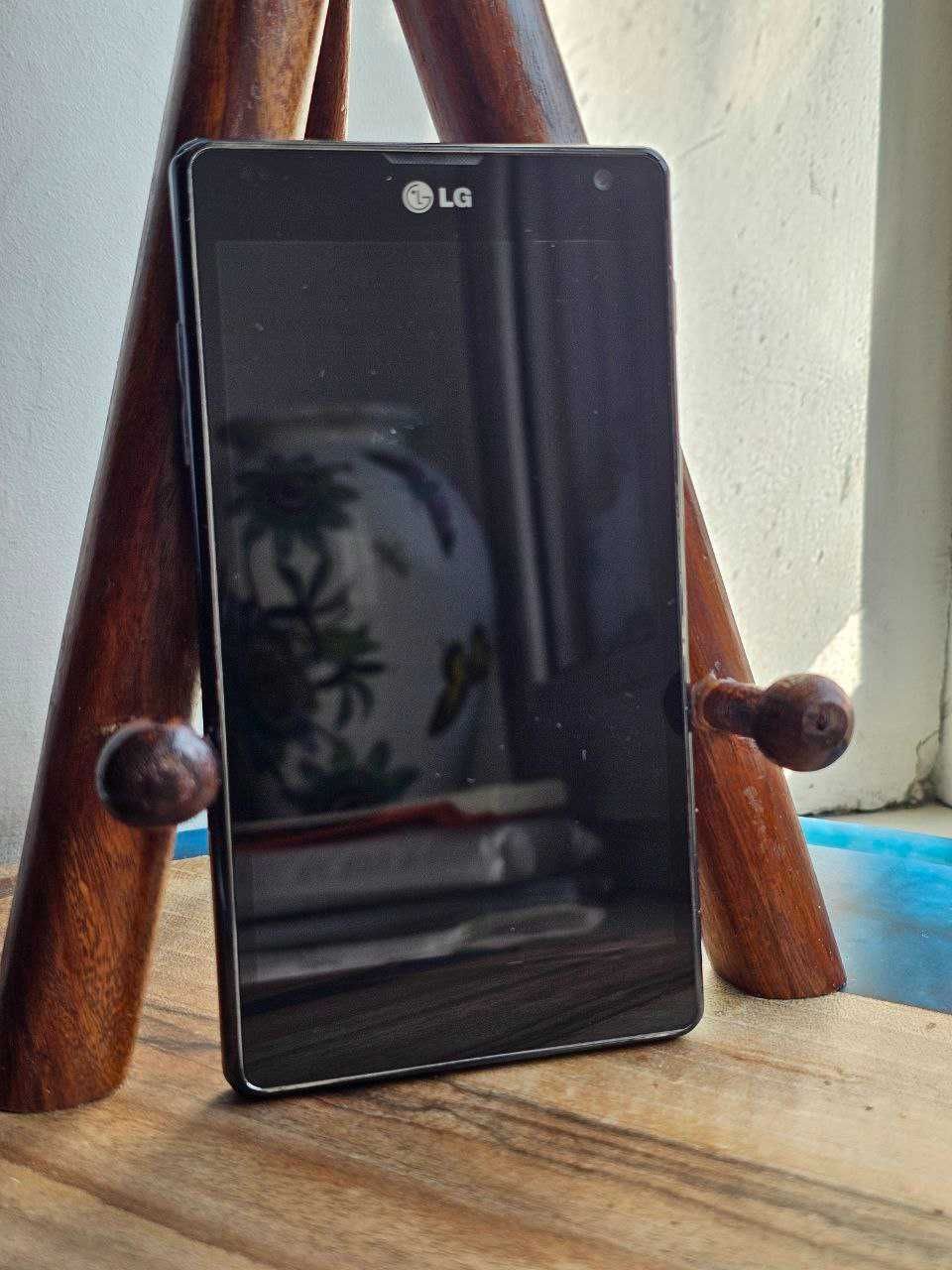 Продам смартфон LG Optimus G E970