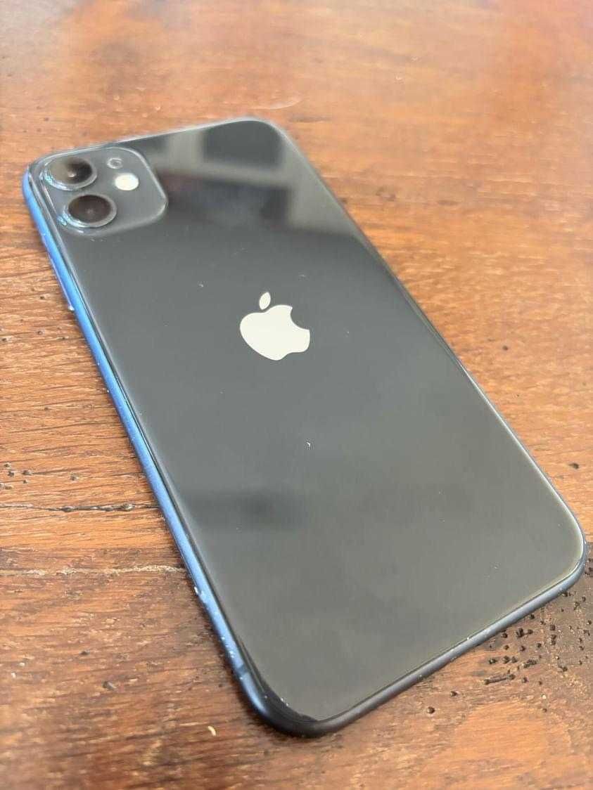 Vendo iPhone 11 usado com carregador e 2 capas