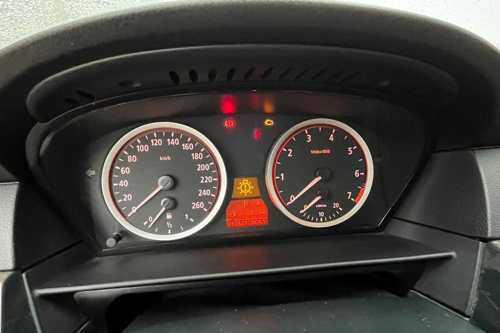 BMW 520I 2004 року