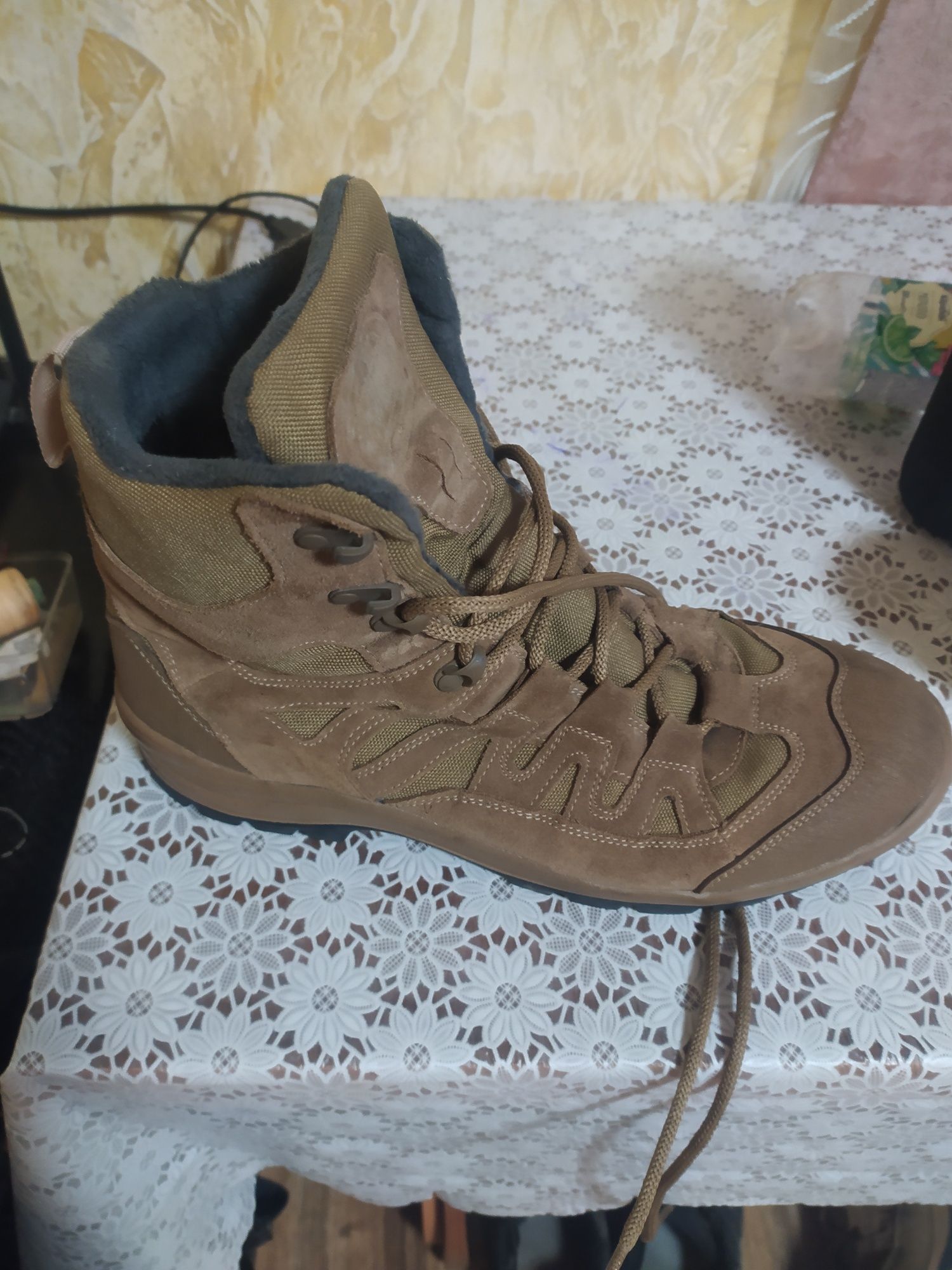 Продам берцы зимние.