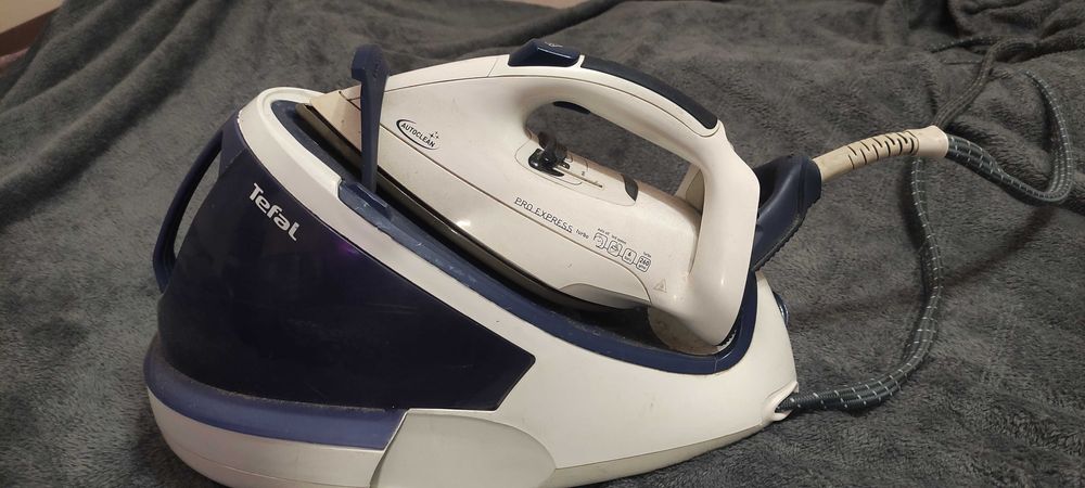 праска з парогенератором Tefal GV8461.