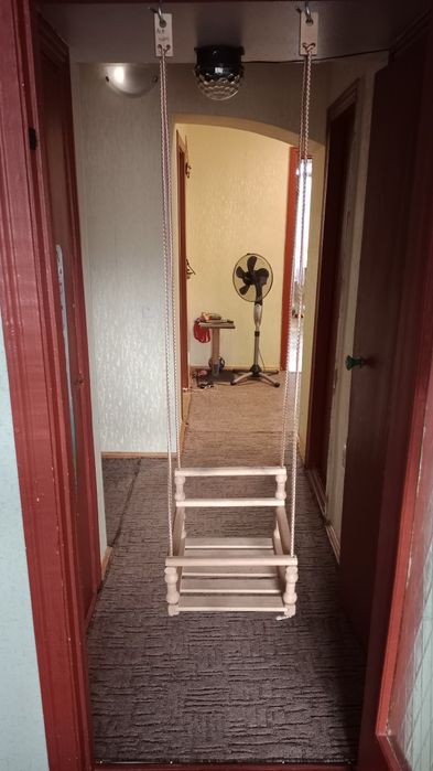 Гойдалка дерев'яна дитяча