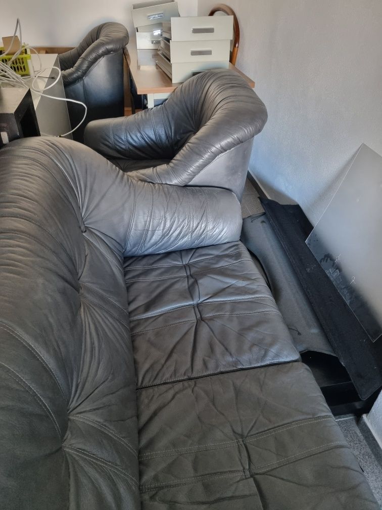 2 sofás de 1 lugar + 1 de 2 lugares