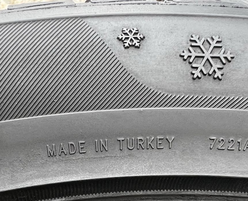 215/50 R18 Good year UltraGrip Ice2 2 шт/Starmaxx IceHripper W850 2 шт