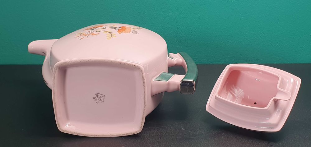 Różowy serwis do kawy Ćmielów „Płaski” ok.1930 r. proj. Bogdan Wendorf