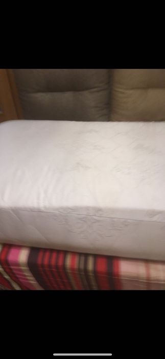 Продаються 2 білі матраци