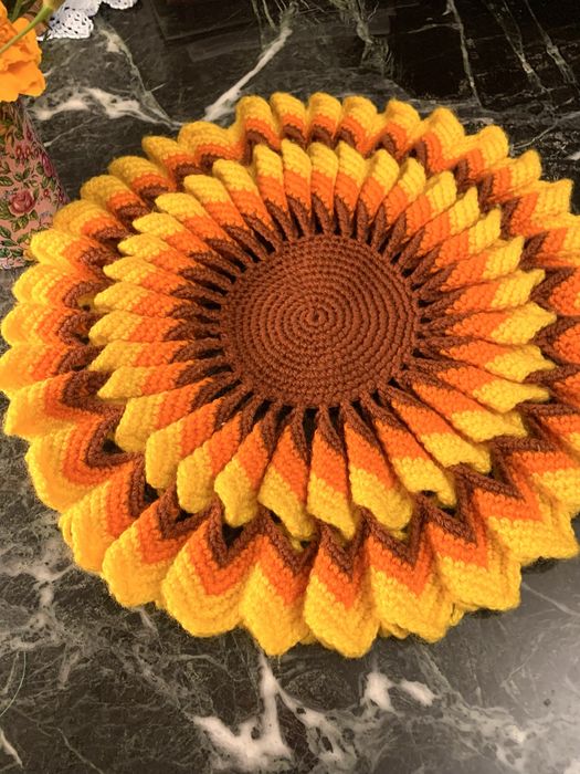 Сумка с вышивкою, наволочки на диванные подушки4-5