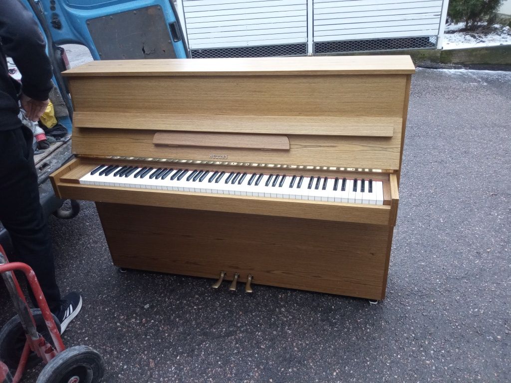 Pianino Hellas  z Finlandii