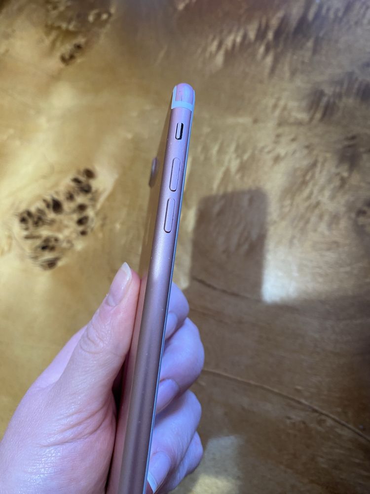 Продам телефон Iphone 7+ 32gb. Заблокований Icloud.