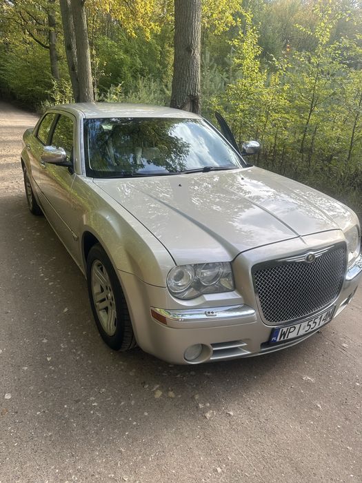 Auto z klasą – Chrysler 300C 3.0 CRD | Xenon | Skóra | Navi | Full