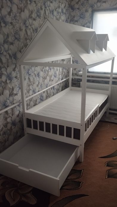 Кровать с матрацом