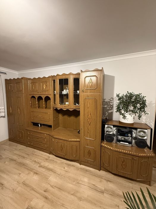 Duży segment pokojowy – stan dobry, lite drewno, klasyczny styl retro