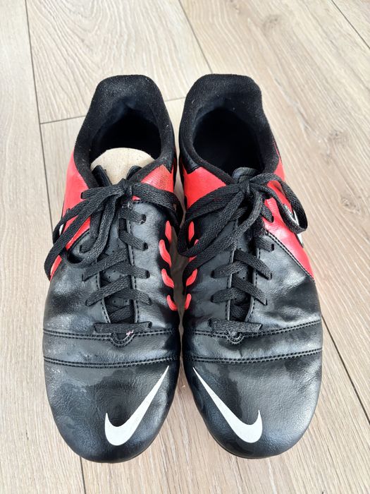 Buty pilkarskie korki NiKE - rozm UK 6