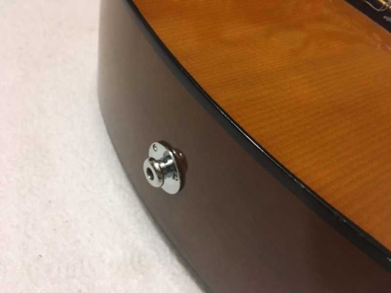 Guitarra Yamaha clássica (cordas de nylon) eletrificada