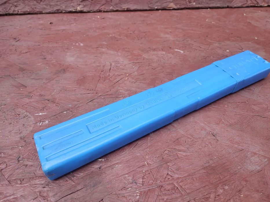 BMW E46 ORYGINALNY TRÓJKĄT OSTRZEGAWCZY + OSŁONA O NR. 1 095 457  OEM W BARDZO DOBRYM STANIE