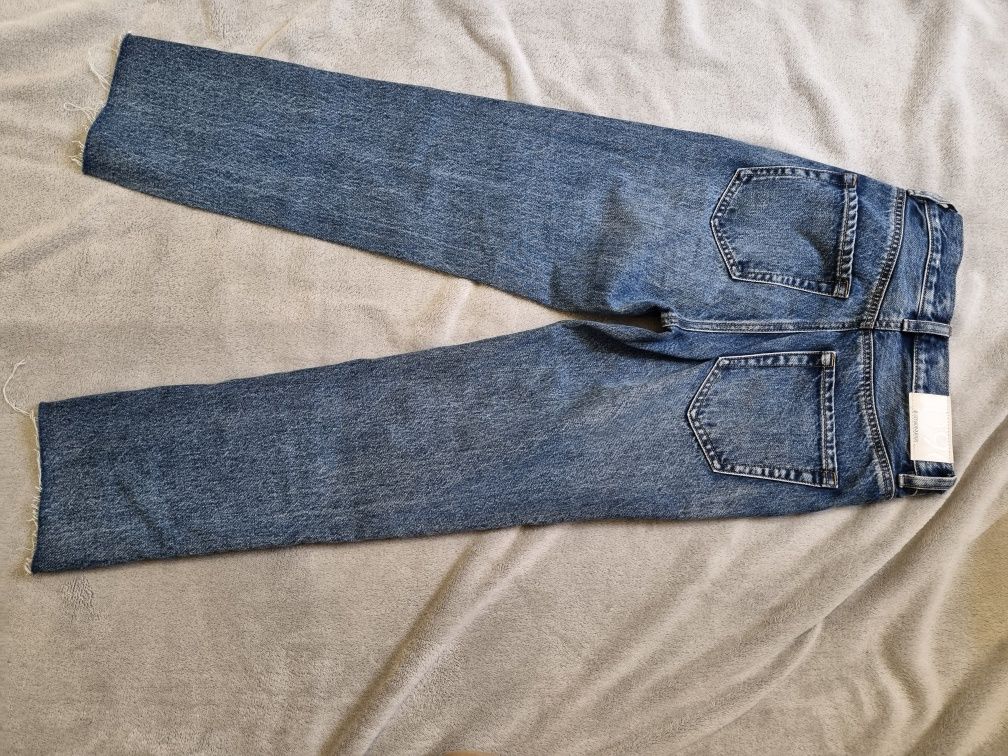 Jeansowe spodnie z szerokimi nogawkami