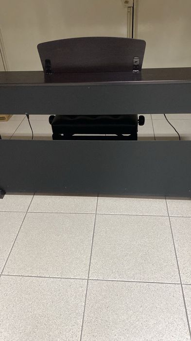 Piano Digital Yamaha Clavinova CLP-320 + Banco ajustável