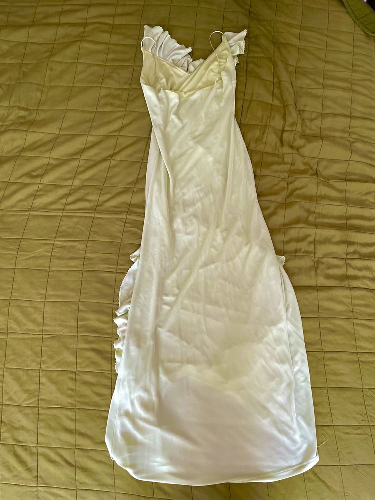 Sukienka pistacjowa suknia wesele rozcięciem