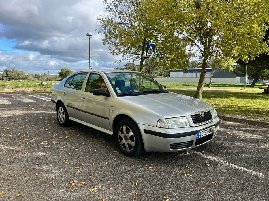 Skoda Octávia 1.6 ambiente 2003