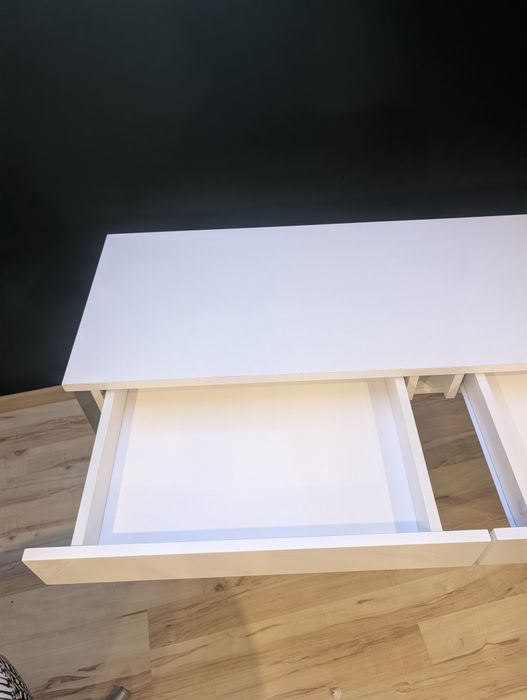 Elegancka Toaletka/Biurko z Szufladami - Styl Nowoczesny!