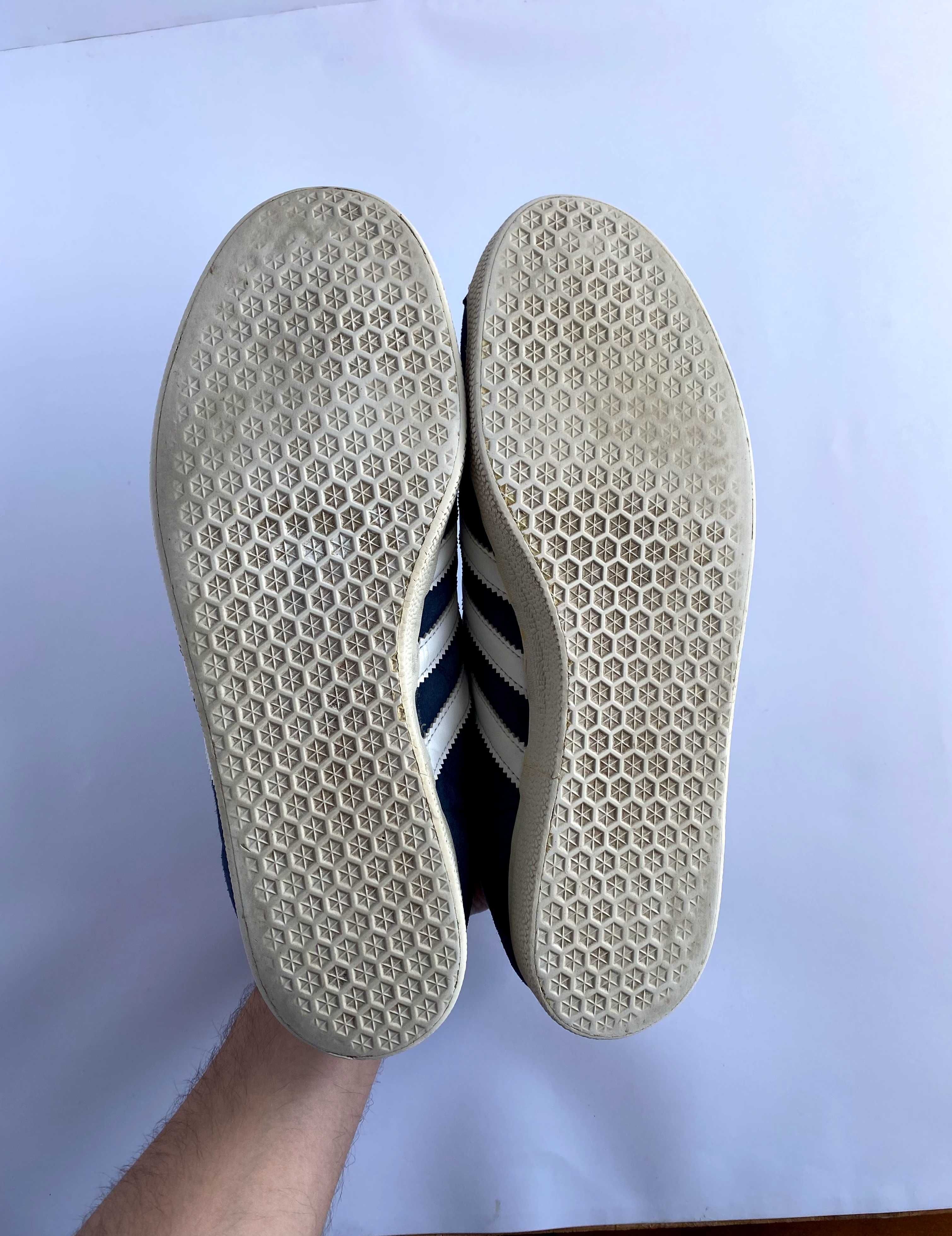Продам замшевые кроссовки Adidas original