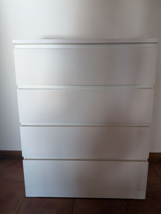 Cómoda Malm 4 gavetas