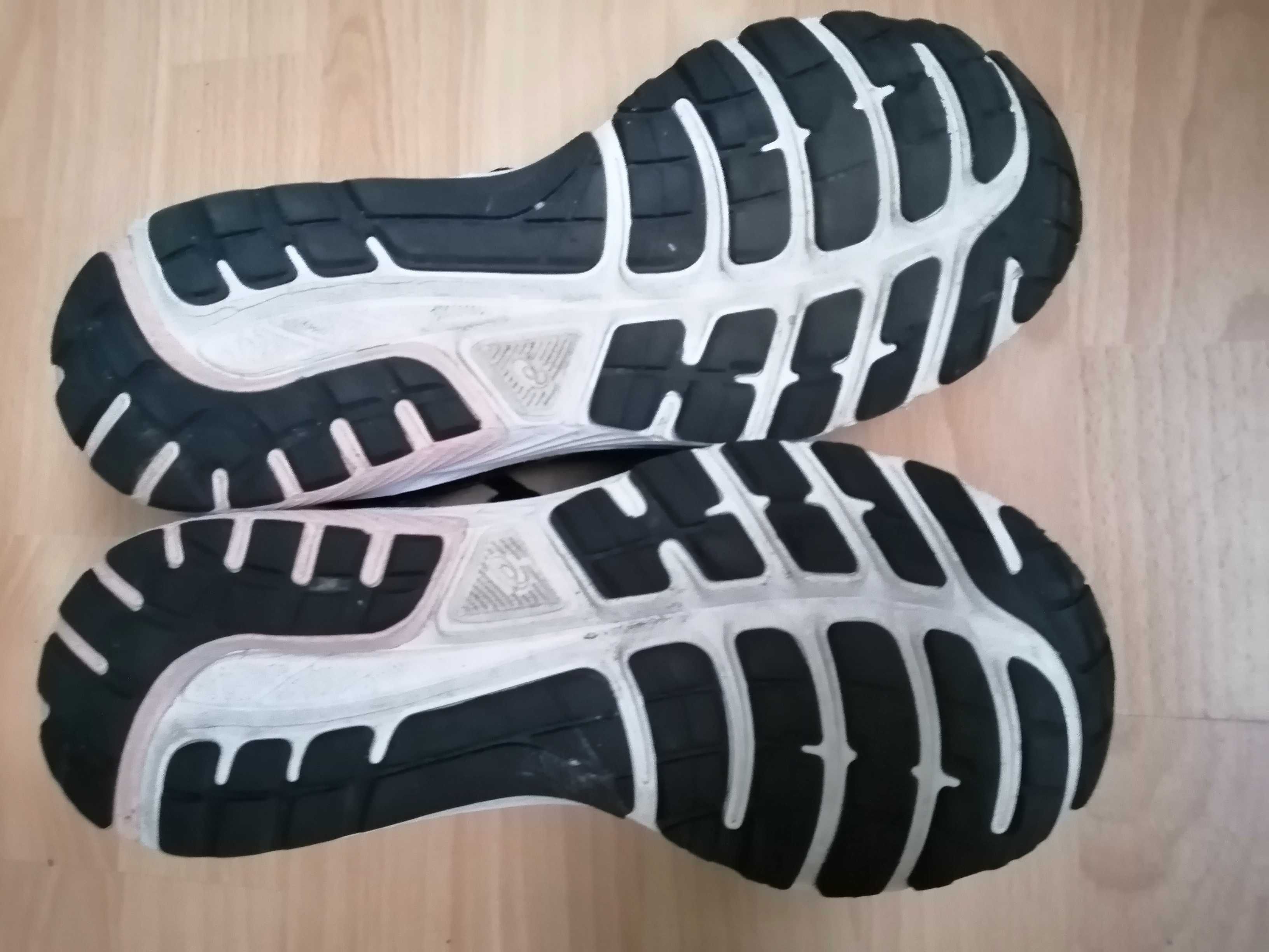 Buty do biegania Asics Cumulus 22 r. 41,5