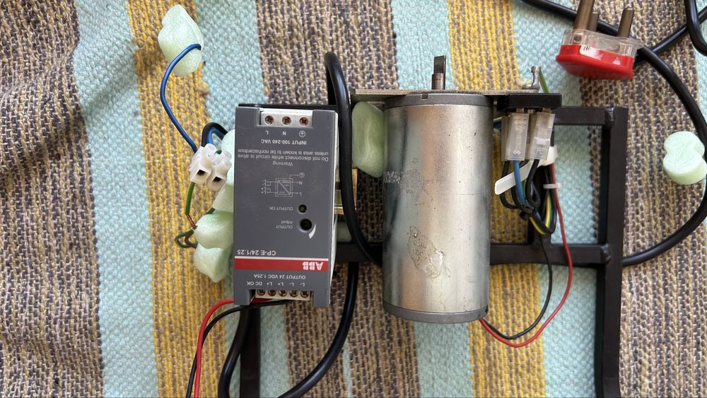 ABB PLC AC500 (CPU PM571 + CM572-DP + DC532 + AX521 + fonte + motor)