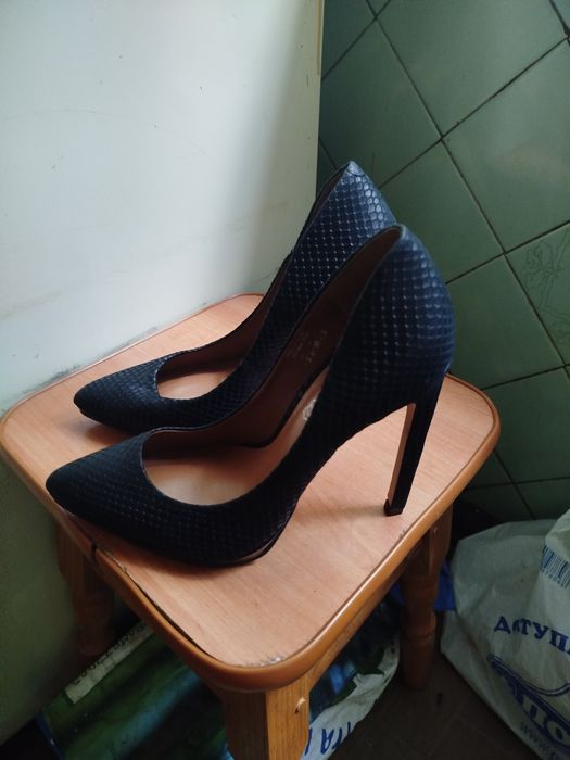 Продам женские туфли