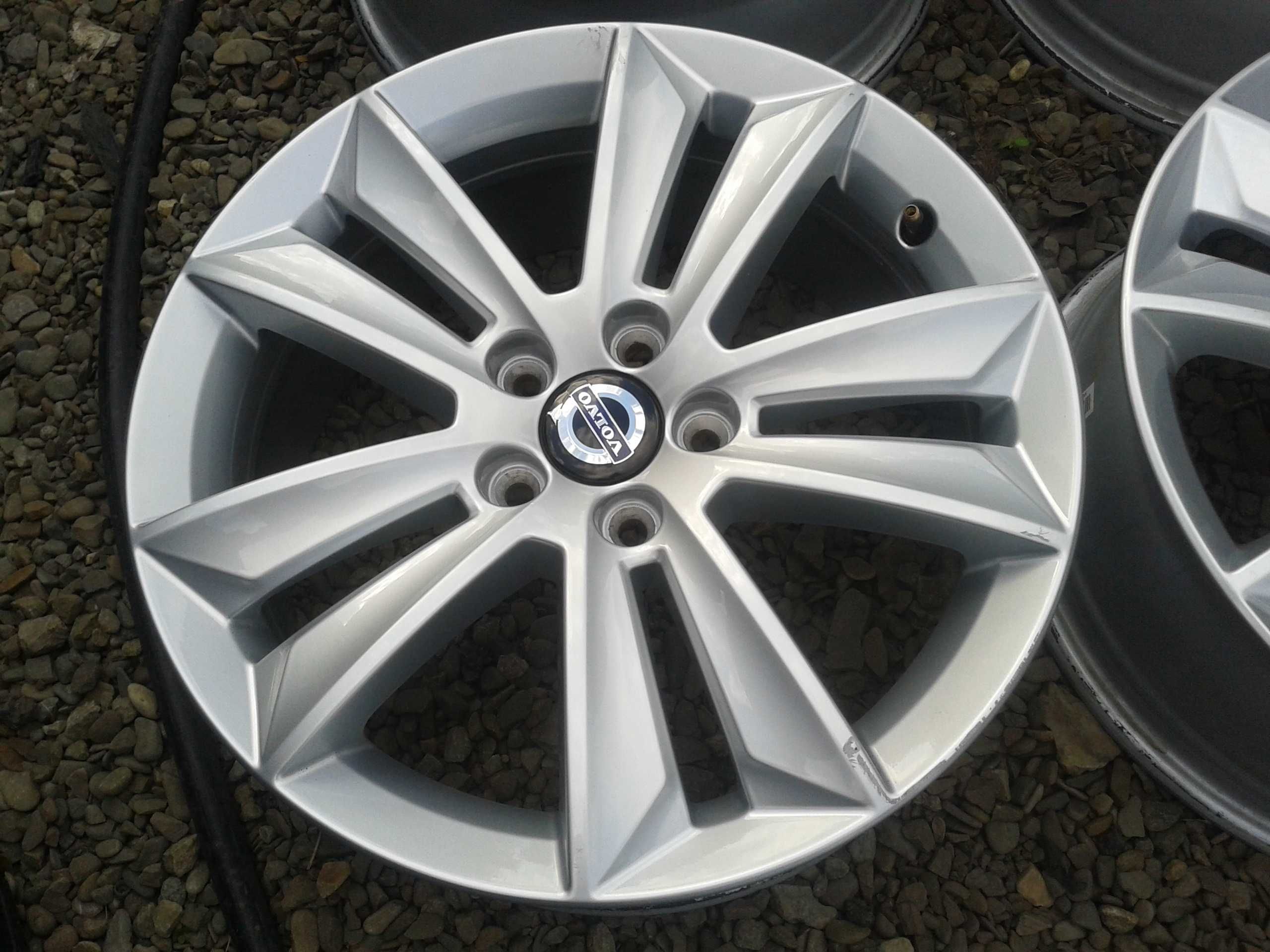 oryginalne r17 felgi volvo s40 s60 v40 v50 v60 v70 xc40 xc60 xc70 c30
