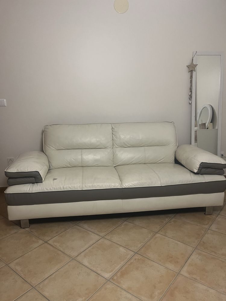 Sofa em pele usado