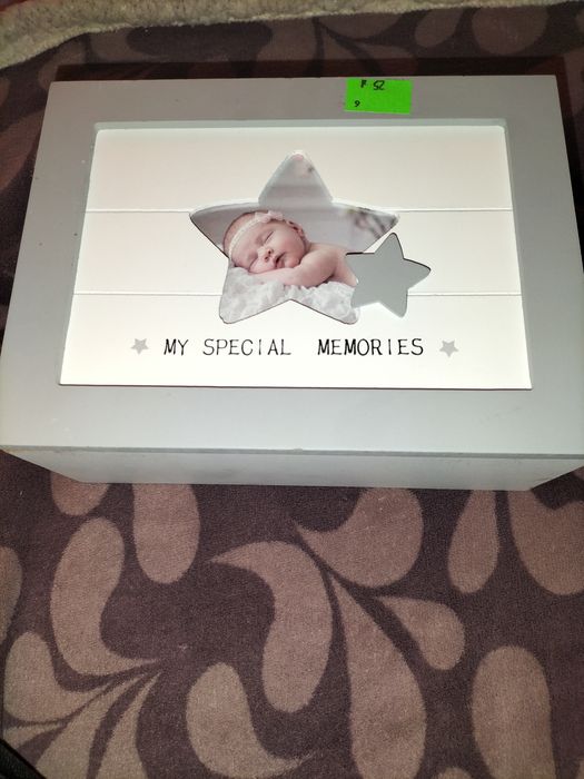 Skrzynia drewniana z miejscem na zdjęcie