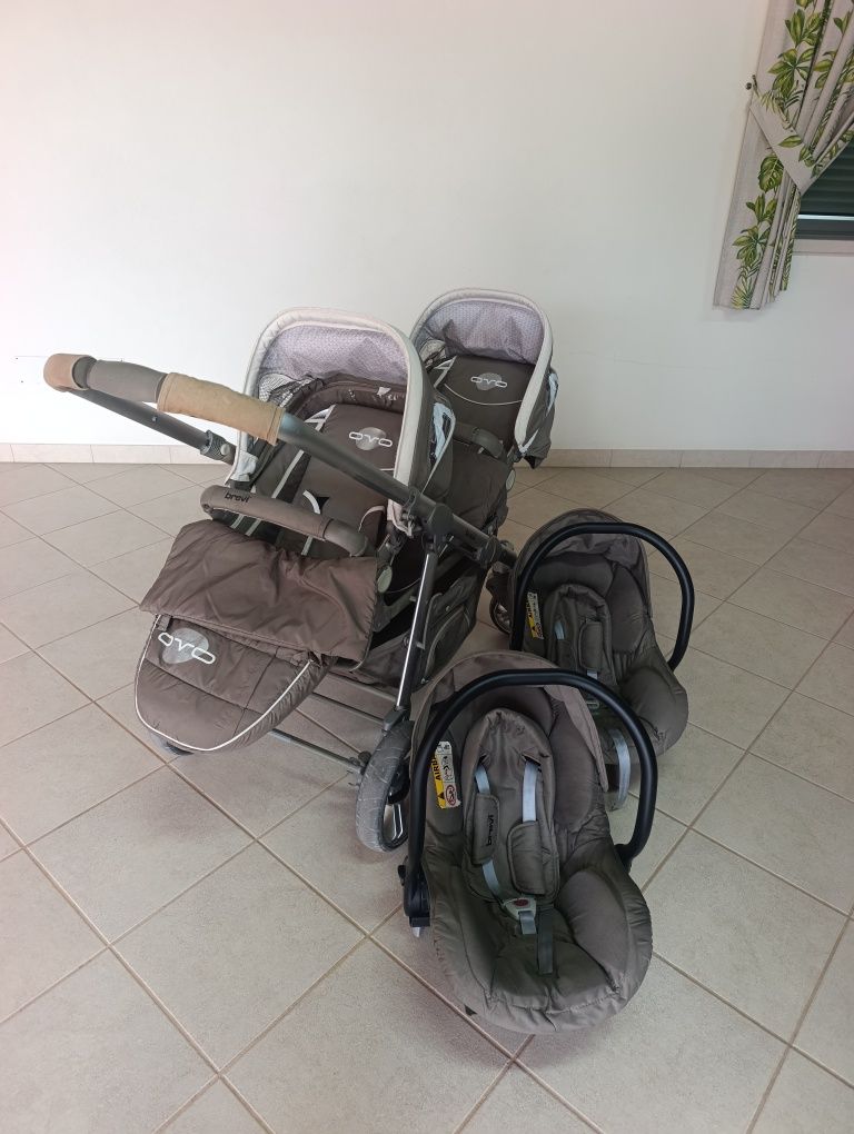 Carinho de bebê gêmeos Brevi