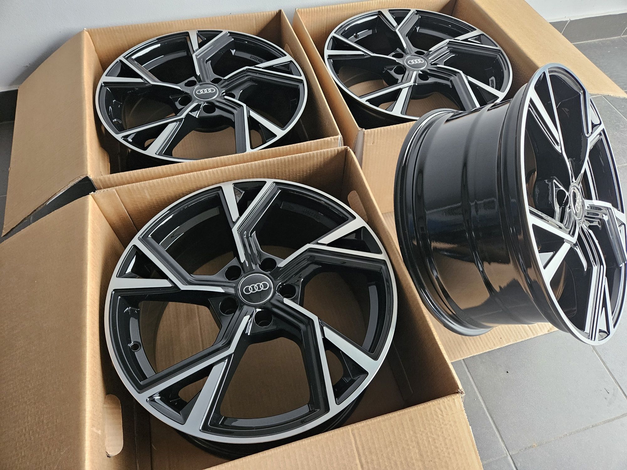 AUDI 18 " Nowe 5x112 A4 B6 B7 B8 B9 A5 B10 A6 C6 C7 Q5 Q3 Czarne Felgi