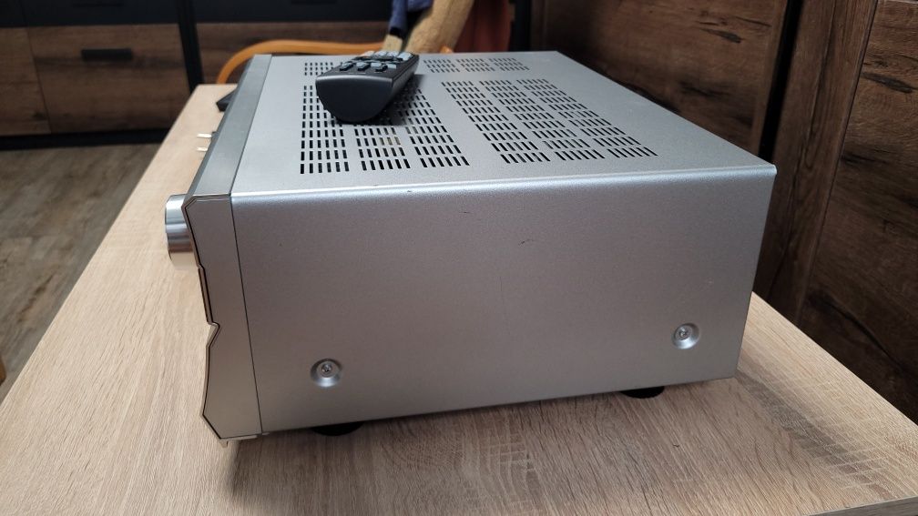 Amplituner Onkyo TX-SR606