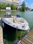 Łódź motorowa SEA RAY 210 Bowrider z silnikiem Honda 225