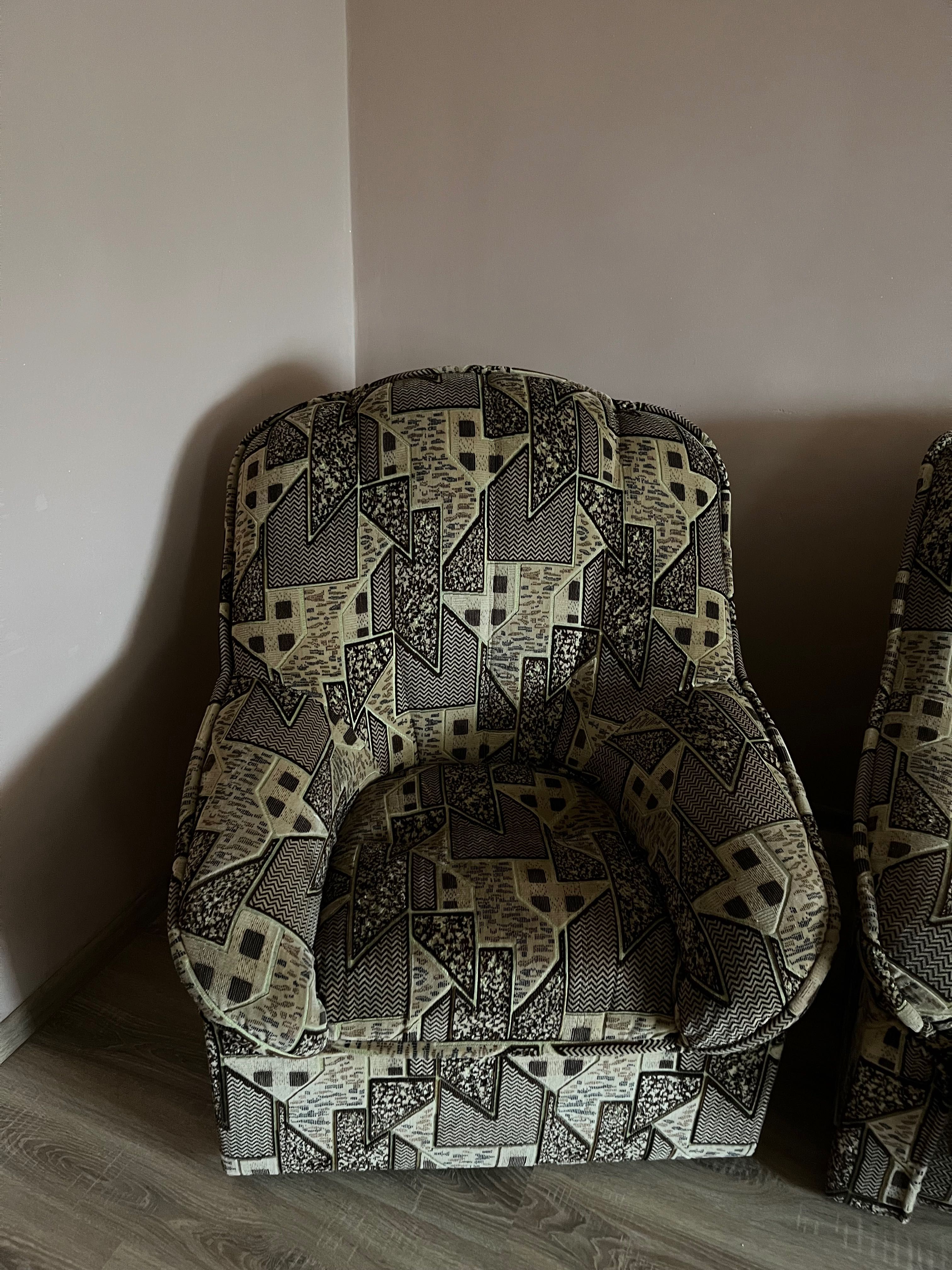 Продається ліжко та два крісла