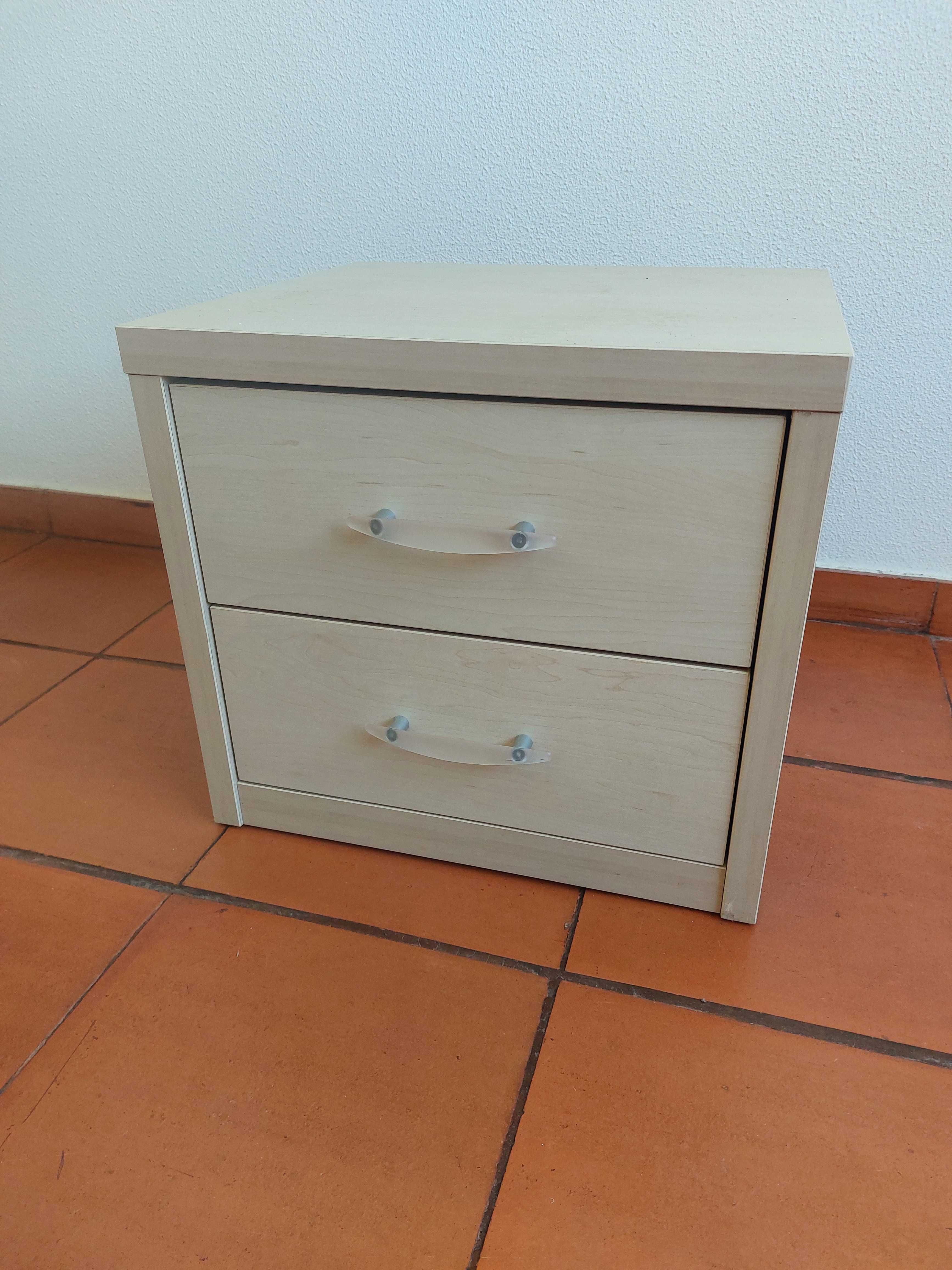 Quarto Completo com 2 Camas, Roupeiro, Colchões – Excelente Estado