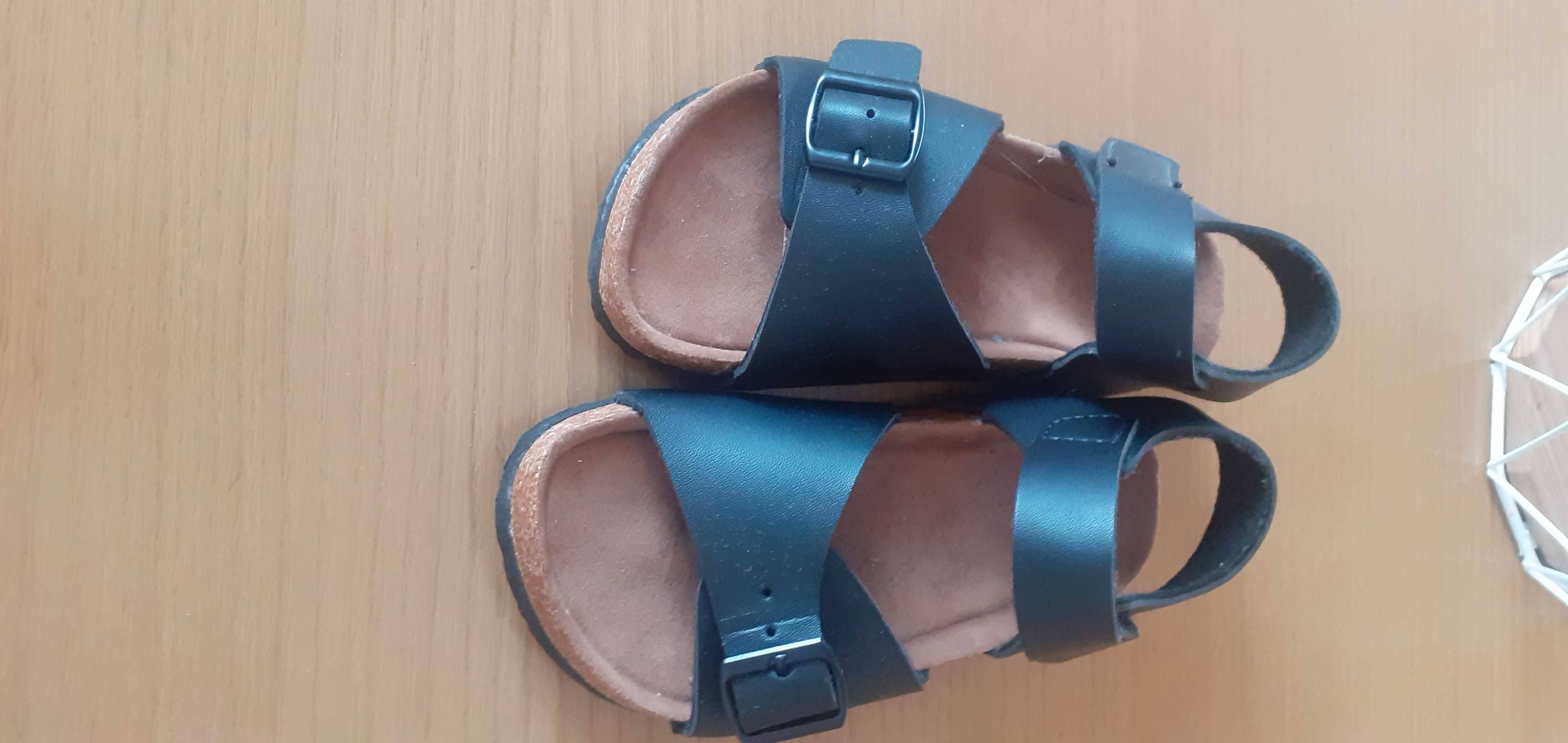 Nowe sandały dla chłopca