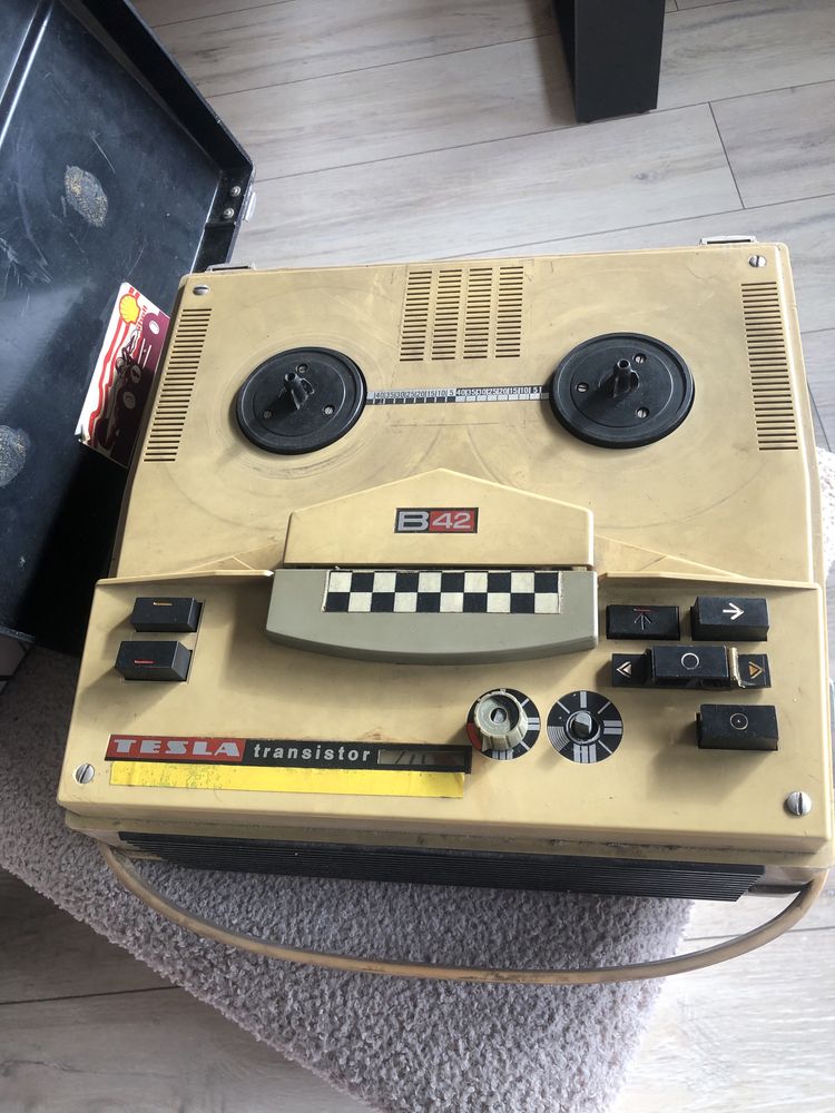 Magnetofon szpulowy Tesla B42