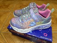 Кросівки для дівчинки skechers.  35р.