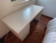 Secretaria ikea com gaveta e armario