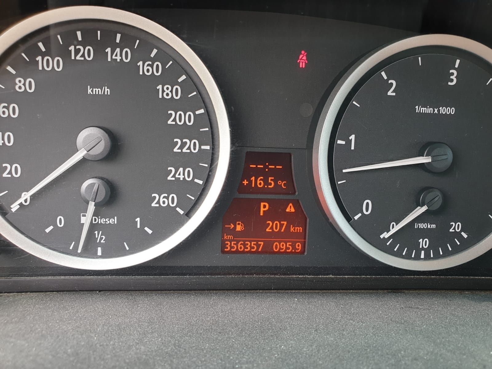 Sprzedam auto BMW e61 xdrive 3.0d 230km  356 tys km 2006r 
-automat